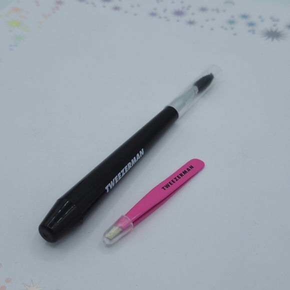 Tweezerman Hide Away Brow Brush With Mini Slant Tweezer - Picture 4 of 4